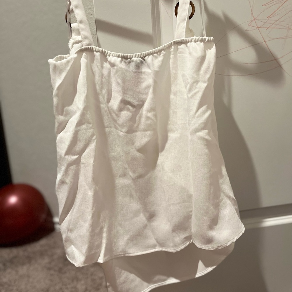 Causal White Top